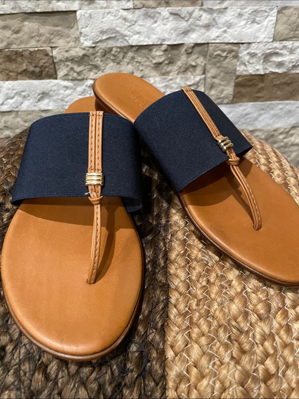 ITALIAN SHOEMAKERS Tan and Navy Thong Slide Sandals Sz. 7 (?)